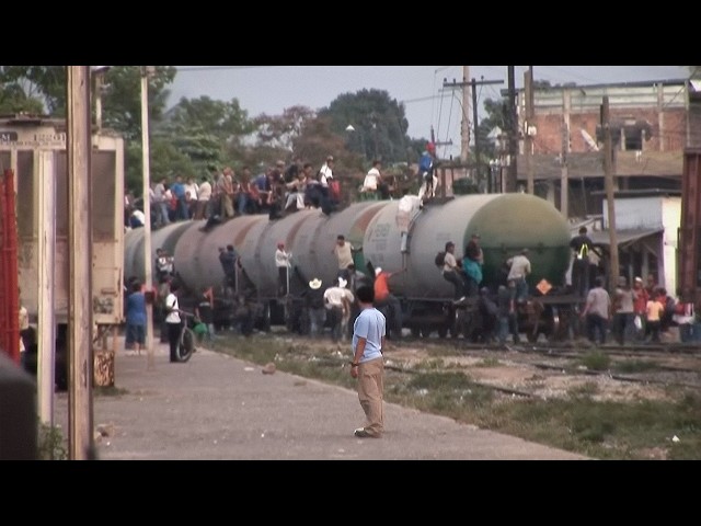 Mexico: The Train to the Promise Land | Deadliest Roads