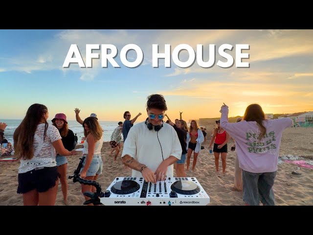 playing Afro House on the beach until people dance