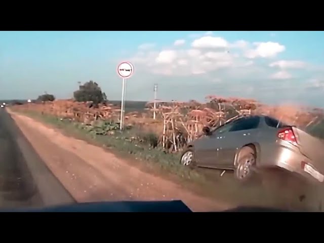 Ryssar misslyckas med att köra bil. *russian driving fails*