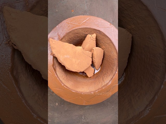 Red clay #shortsfeed #sandmentcrushing #asmrtriggers #redclay #satisfying #cementart #shorts #short
