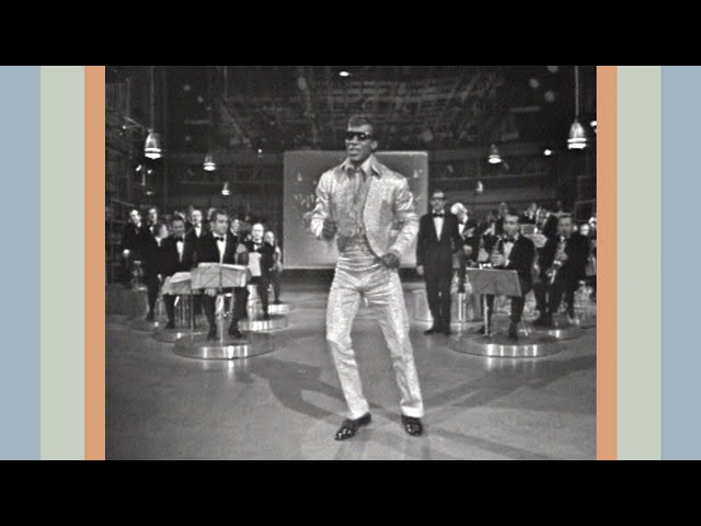 Rocky Roberts canta "Stasera mi butto"