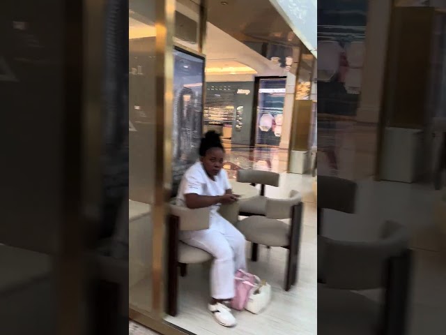 how many developers are in the mall ? #dubairealestate #realestate #dubailfe