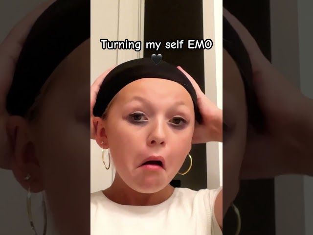 Turning myself EMO 🖤 🖤🖤