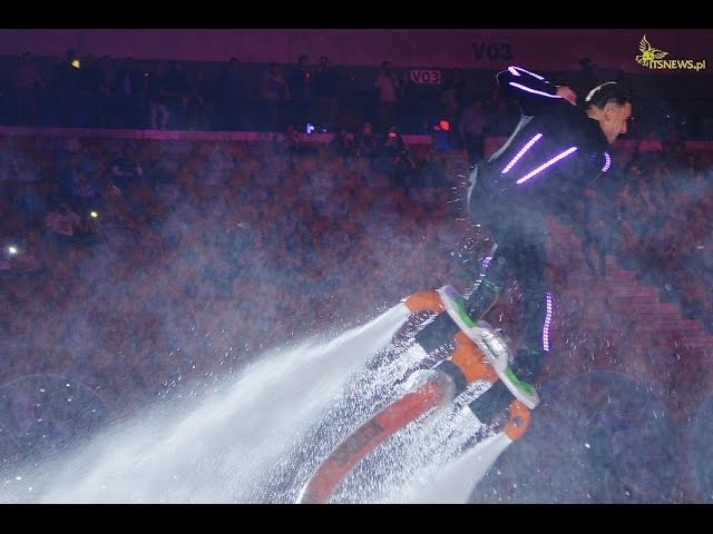 Halowy Puchar Świata PWA w windsurfingu Warszawa 2014. Pokaz flayboard.