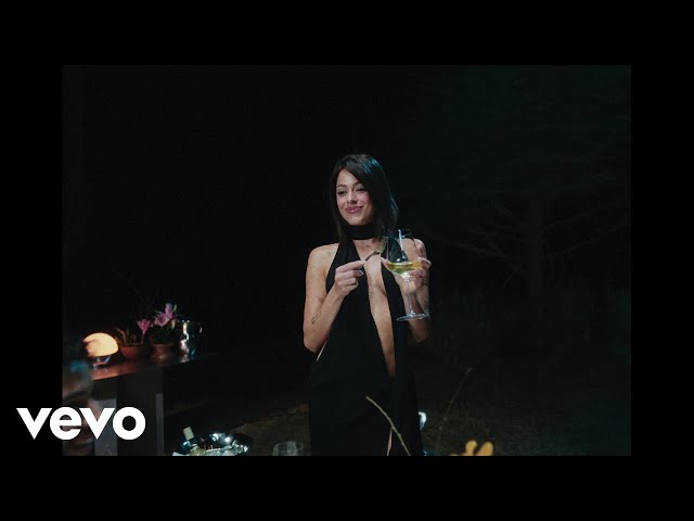TINI - Una Noche Más (Official Video)