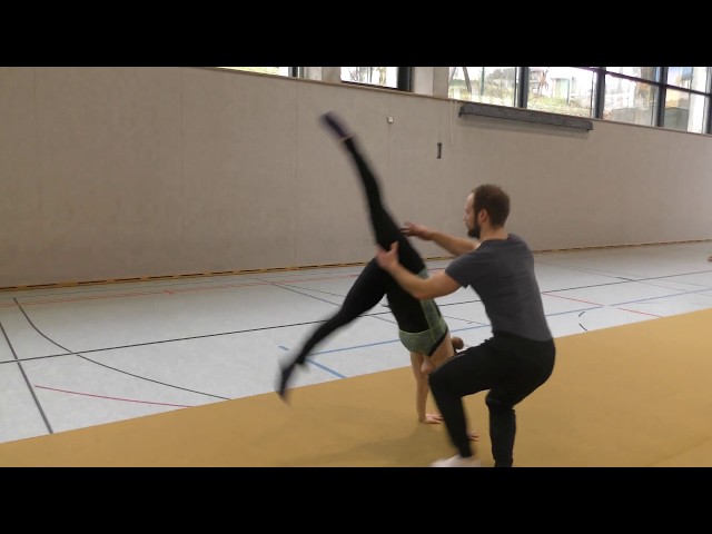 Helfergriff Handstand Abrollen (3)