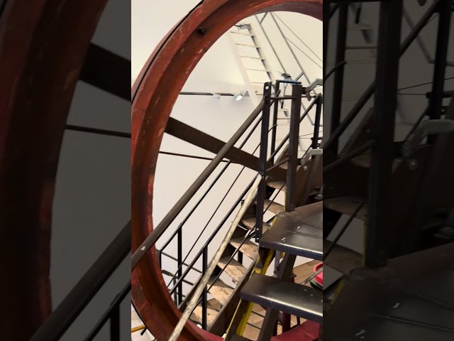 On Tinguely's  Grosse Méta-Maxi-Maxi-Utopia