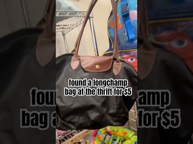 I spotted a longchamp at the thrift store #comethriftingwithme#thrifting#longchamp#longchamplepliage