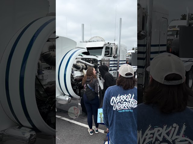 Big ol Detroit Diesel V12 engine chugging away in the PKY truck show lot at MATS #trucks #trucking