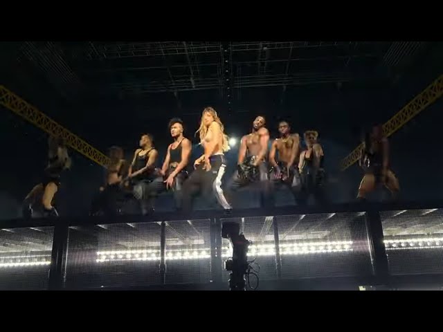 Tate McRae's Beautifully Vulnerable Dear God Live in Birmingham