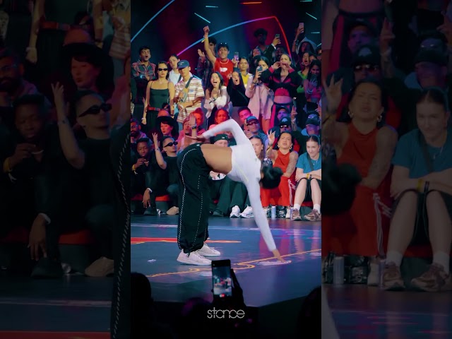 Saumya crowd react to the whole vibes!