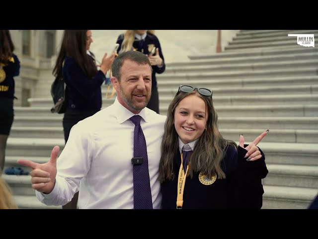 Sen. Mullin Speaks with FFA Students at the US Capitol