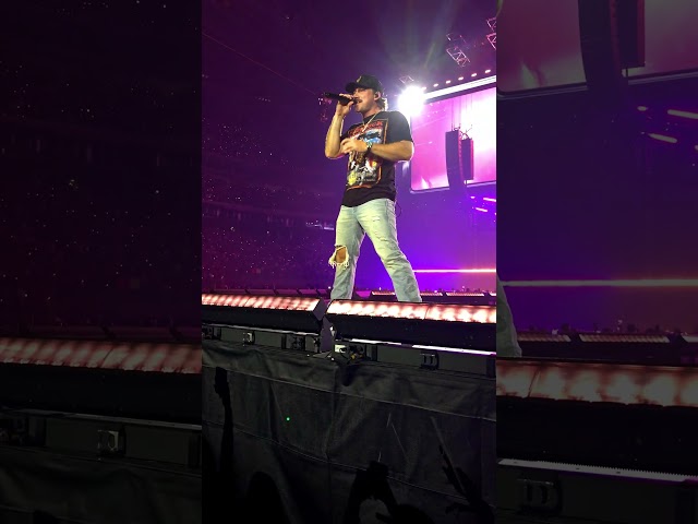 Morgan Wallen performs love somebody live in Houston