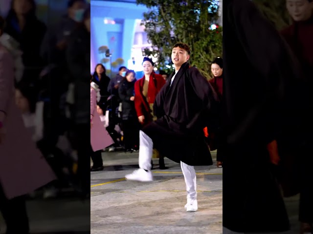 登孜，用心跳舞的男孩！😊