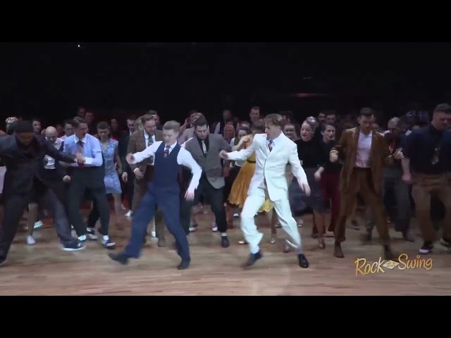 Seguime por màs  - Touch in the Night