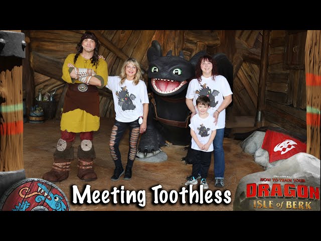 Riddick did a Meet & Greet with TOOTHLESS!! AMAZING Cute Friendly Dragon for kids at Epic Universe