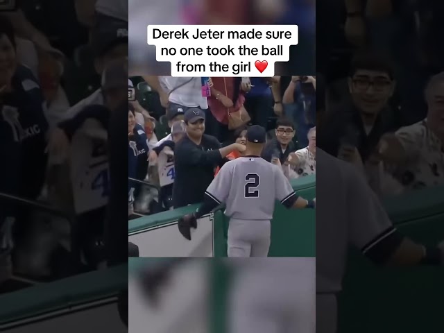 Derek Jeter personally handed it to her 🫡