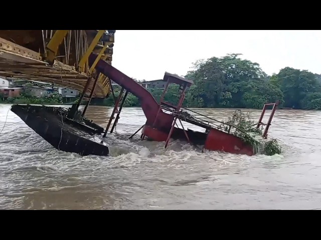 Horrifying moment ! Free Floating Barge Hits The Bridge