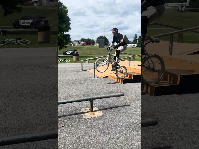 Skatepark bmx stunts. #bmxstunts #bmx #bmxlife #bmxtricks #bmxfails #bikelife #mtb #bmxracer