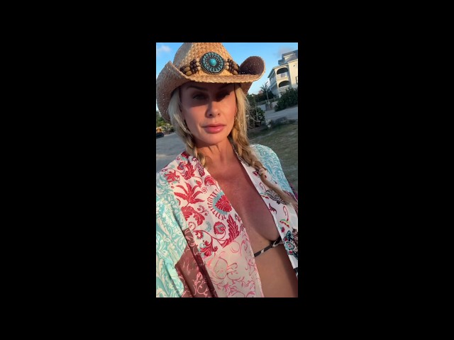 Blondie | Natural Older Woman Over 50 : Retro Allure & Enduring Charm.