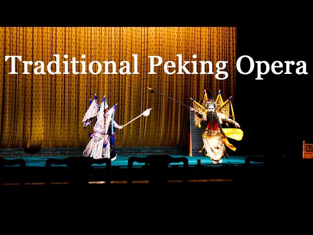 LIFE VLOG CHINA: Traditional Peking Opera and Barbeque //中国生活：京剧还有烧烤