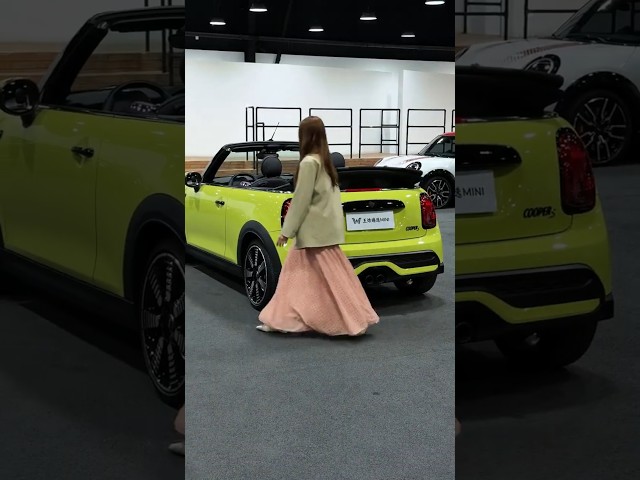 “This Neon Green MINI Cooper Stole the Show! 💚🔥”
