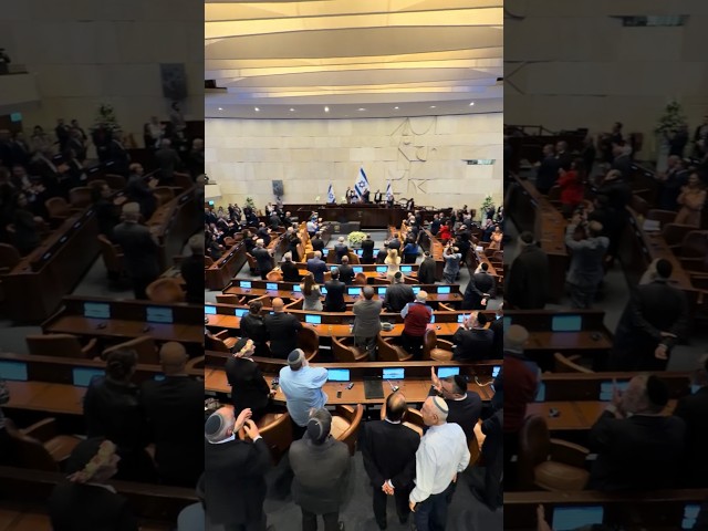 POWERFUL moment! Entire Knesset gives a standing ovation to PM Modi