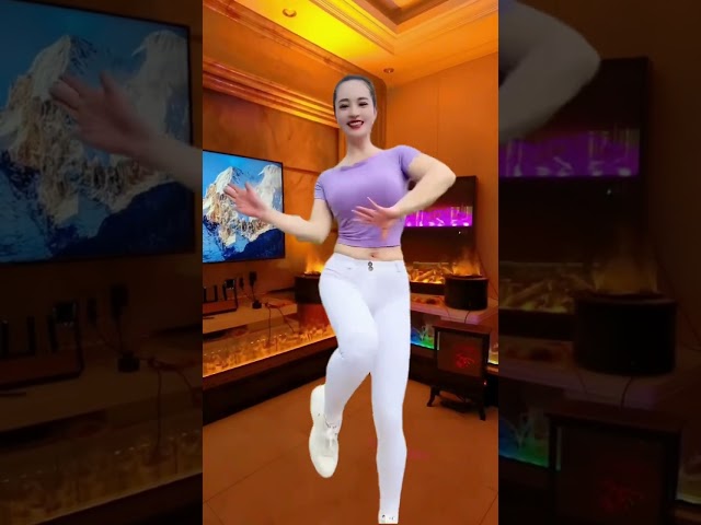 #bestshuffle #dance #fashion #dancer #trend #shuffle #cuttingshapes #shuffling #trending #dancing