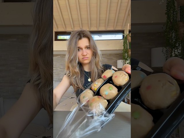 Raw cookie dough taste test @ hungryhungryhallie