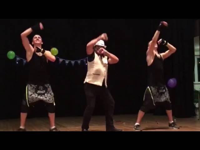 Badtameez Dil - Impromptu dance by Jay Kumar & The Zumba Twinzz