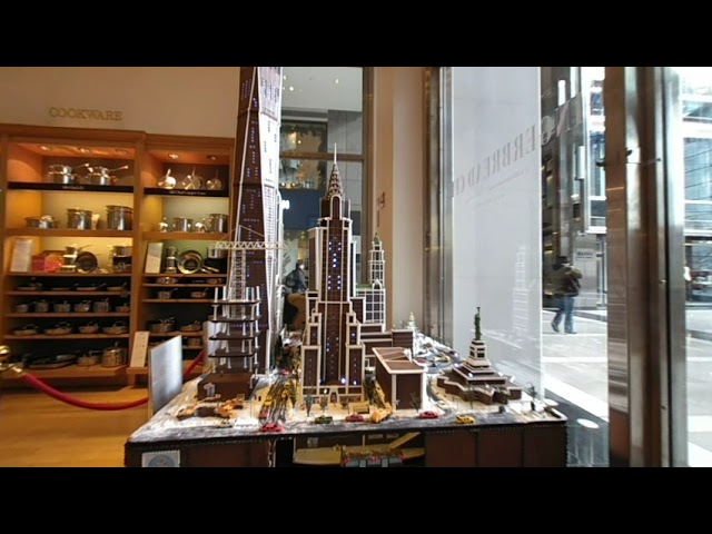 VR180 3D: Gingerbread City by Beatriz Muller (2018) at Williams Sonoma