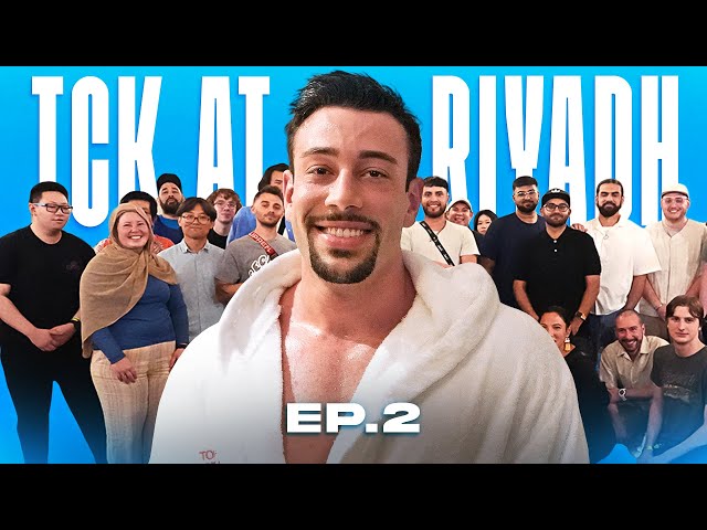 TCK MEETS SUPERFANS AT EWC! (VLOG)