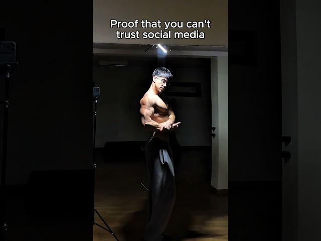 Social media can be misleading 👀 best gymbro posing tool ever #gym #fitness #gymrat #gymbro