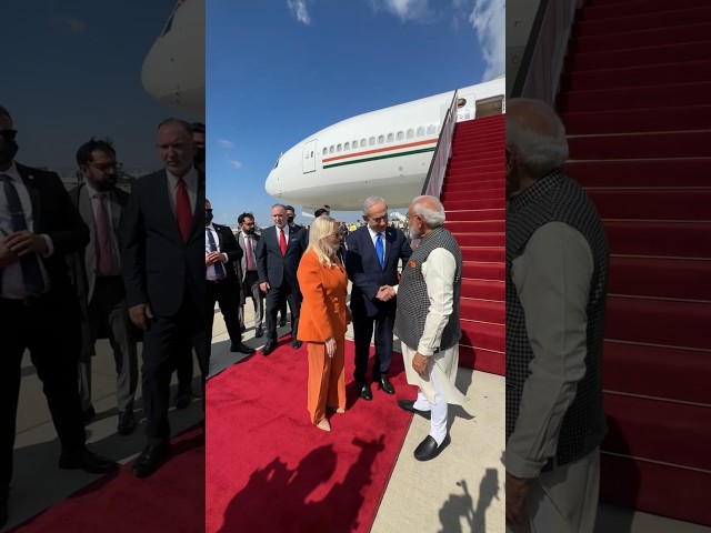 A warm welcome! PM Netanyahu personally receives PM Modi upon his arrival in Israel