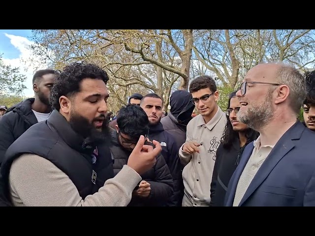 German Pastor Terrified Of Orthodox Muslim! Speakers Corner 