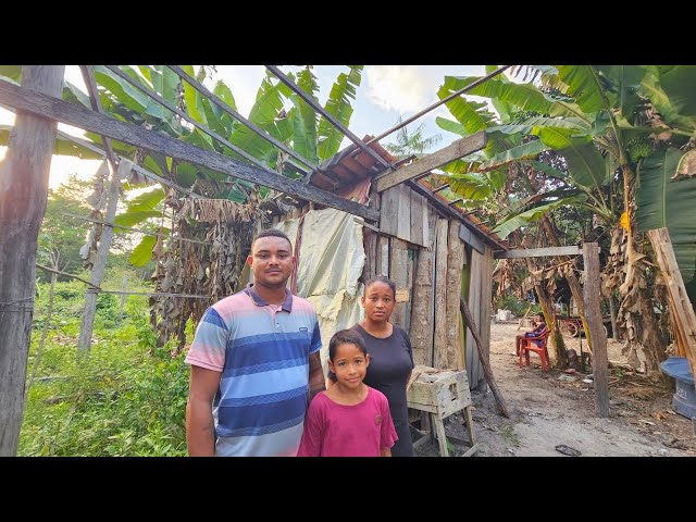 FAMILY LIVES ISOLATED IN A SHACK AND ASKS FOR HELP💔
