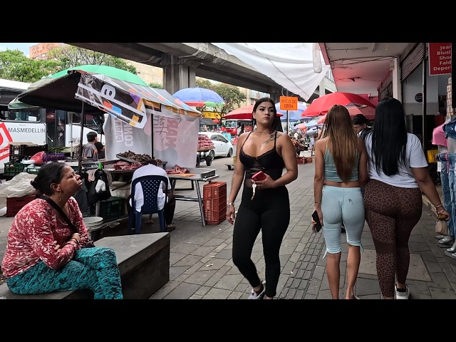 🇨🇴 I Went Too Far in Downtown Medellin Colombia