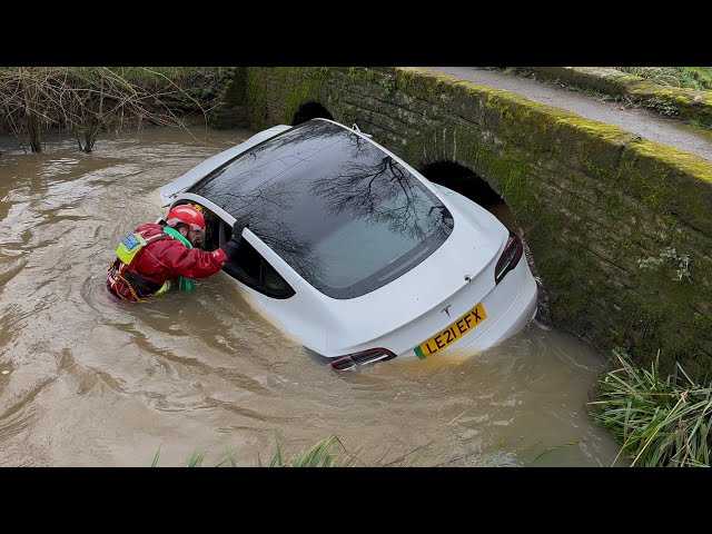 TESLA Fail & Recovery!! || Even More Vehicle Fails || Vehicles vs Floods compilation || #213