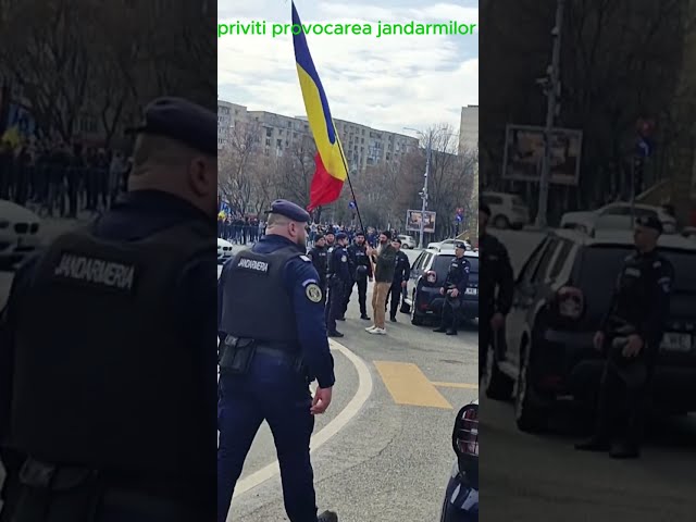 Priviți provocarea jandarmilor‼️Stegarul Dac șicanat de jandarmi!