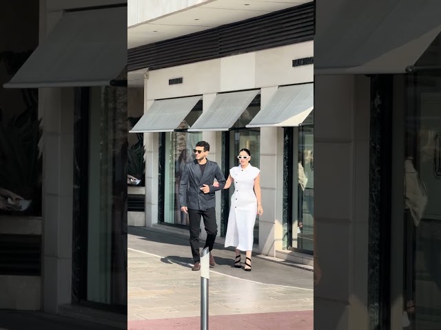 Cemre Baysel ve Murat Yıldırım Cannes sokaklarında