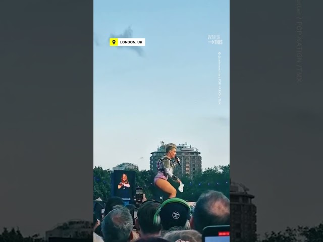 Fan Throws Mother’s Ashes Onto Stage at P!nk Concert