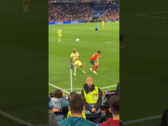 Lamine vs Bernardo 👀 #lamineyamal #bernardosilva #yamal #football #fyp