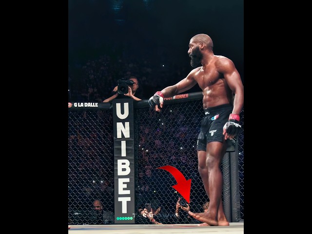 What’s up with this guy’s leg? #ufc