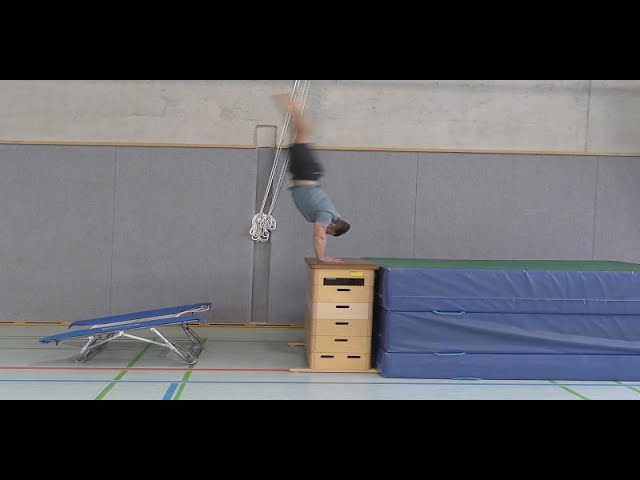 Sprung in den Handstand vom Minitramp mit Ablegen in Rückenlage (6)